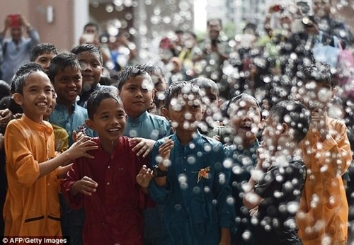 Hơn 100 thiếu niên malaysia tham gia nghi lễ cắt bao quy đầu - 3