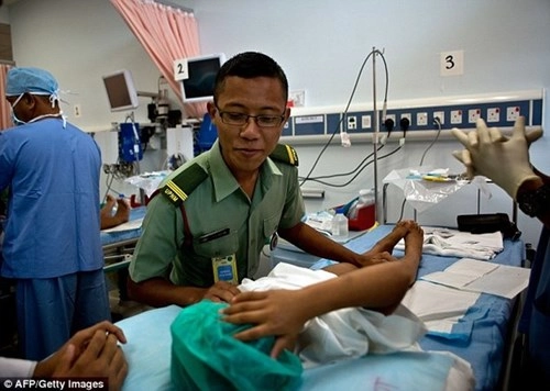 Hơn 100 thiếu niên malaysia tham gia nghi lễ cắt bao quy đầu - 4