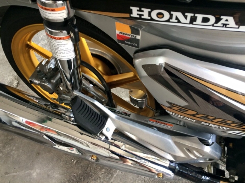 Honda dream độ đậm chất mạnh mẽ và phong cách - 5