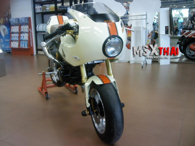 Honda msx độ cafe racer với pô con sâu - 4