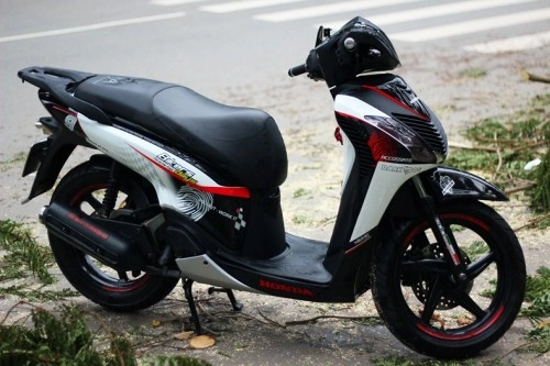 Honda sh vết tay trên áo - 1