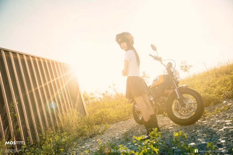 Japan teen girl thoả sức tạo dáng cùng ducati scrambler - 2