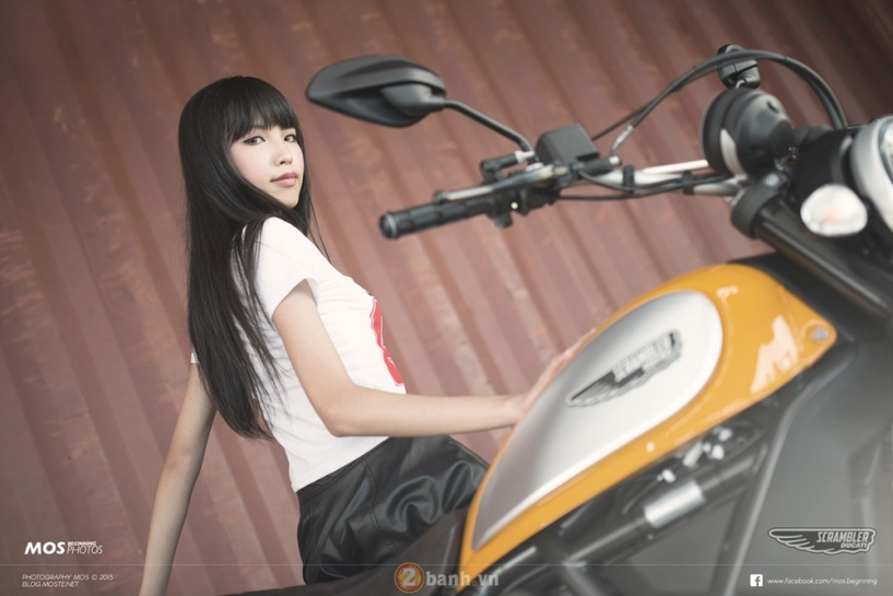 Japan teen girl thoả sức tạo dáng cùng ducati scrambler - 4