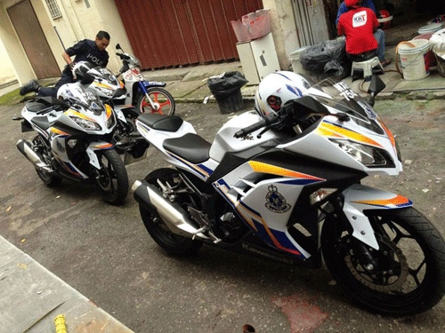 Kawasaki ninja 250r xe mô tô tuần tra của cảnh sát malaysia - 2