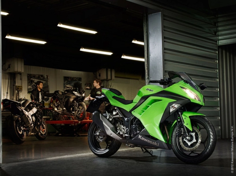 Kawasaki ninja 300 vừa phải và dễ dàng hơn cho lái mới - 3