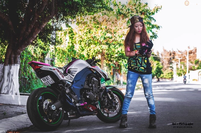 Kawasaki z1000 2016 với vẻ ngoài nổi bật bên cạnh cô nàng cá tính - 2
