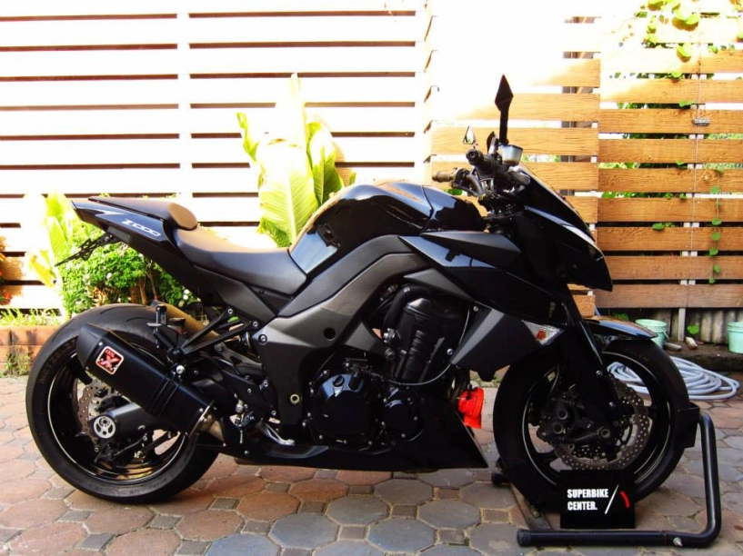 Kawasaki z1000 black version - 1