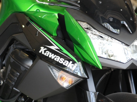 Kawasaki z1000 chàng khổng lồ dễ điều khiển - 5