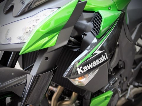 Kawasaki z1000 chàng khổng lồ dễ điều khiển - 6