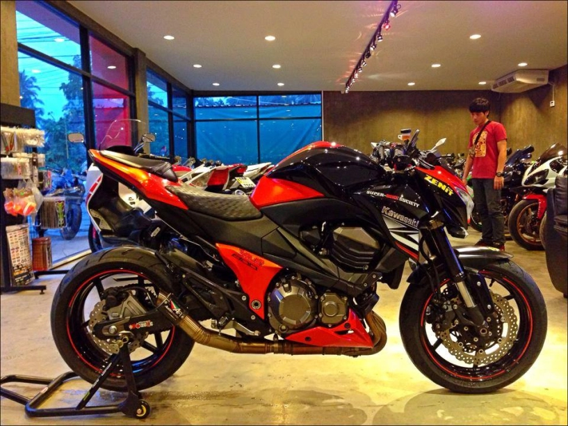 Kawasaki z800 đỏ đen mạnh mẽ cùng austin racing - 1