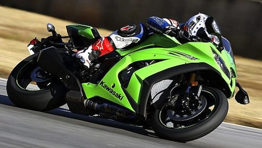 Kawasaki zx-10r vs yamaha yfz-r1 kẻ tám lạng người nửa cân - 5