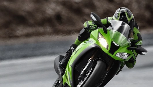 Kawasaki zx-10r vs yamaha yfz-r1 kẻ tám lạng người nửa cân - 6