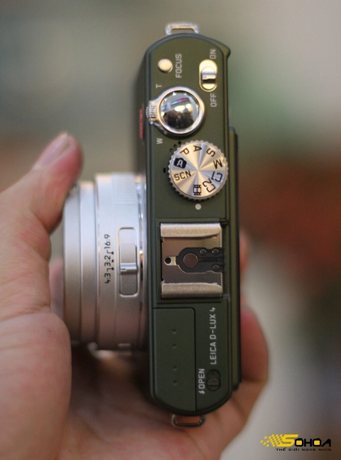 Leica xanh oliu giá gần 1500 usd - 6