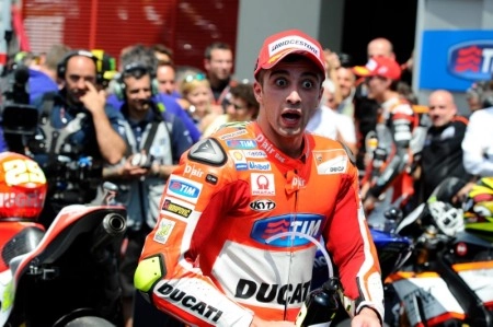 Lorenzo có chiến thắng thứ ba liên tiếp tại motogp 2015 và lần thứ 36 trong sự nghiệp - 7