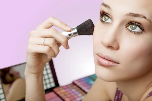 Make-up như thế nào để có khuôn mặt tươi tắn đón hè - 2