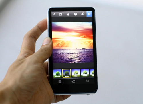 Máy ảnh chạy android của samsung giá 128 triệu đồng - 2