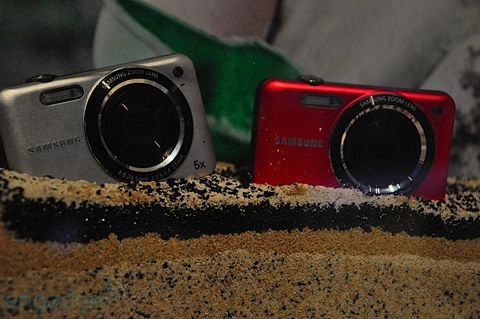 Máy ảnh chống thấm nước và chống sốc của samsung - 2