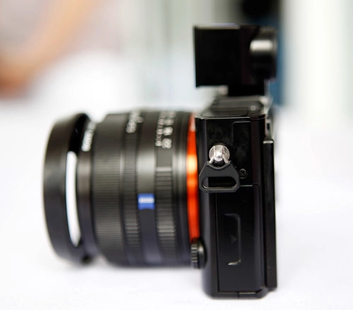 Máy ảnh compact full-frame của sony giá gần 60 triệu - 5