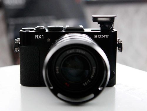 Máy ảnh compact full-frame của sony giá gần 60 triệu - 7