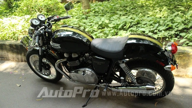 Mc anh tuấn tậu triumph thruxton 2013 - 1