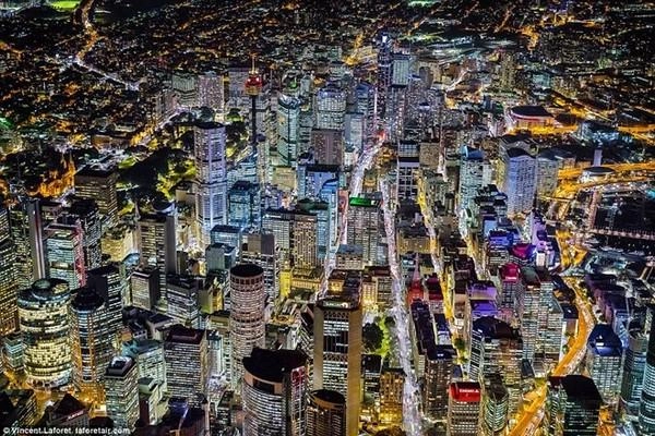 Ngắm các thành phố lớn rực ánh đèn từ độ cao 2000m - 1