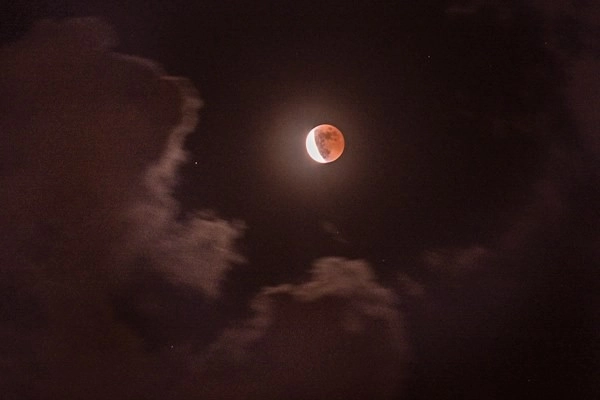 Ngắm trọn vẹn hình ảnh mặt trăng máu trên bầu trời việt nam - 40