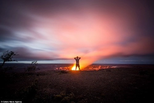 Nghẹt thở với bộ ảnh ngoạn mục bên miệng núi lửa hawaii - 1