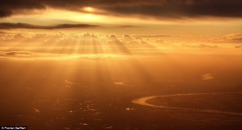 Những bức ảnh bầu trời tuyệt đẹp chụp từ cửa sổ máy bay - 2
