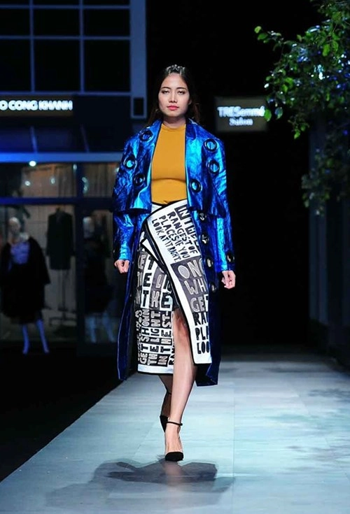 Những con chữ trang sách đã nhảy múa trên sàn catwalk như thế nào - 17