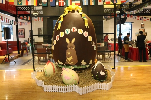 Quả trứng phục sinh chocolate lớn nhất việt nam - 2