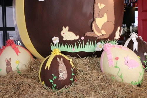 Quả trứng phục sinh chocolate lớn nhất việt nam - 3
