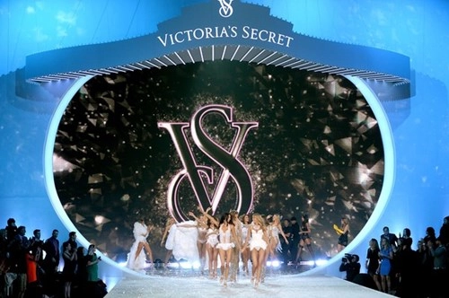 Soi giá tiền khủng của show victorias secret quá khứ tới hiện tại - 3