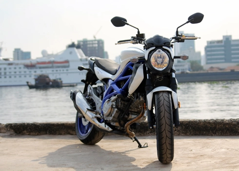 Suzuki gladius 650 đẹp và mạnh mẽ trên phố sài gòn - 5