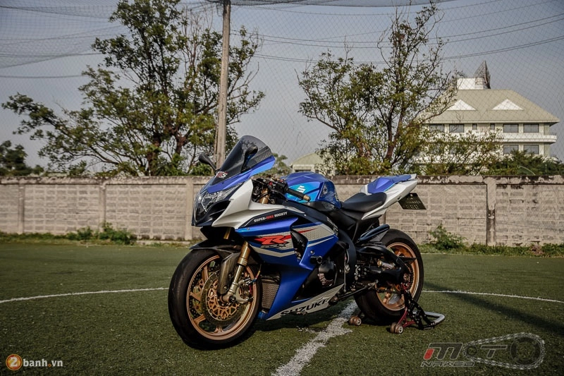 Suzuki gsx-r1000 đầy tinh tế giữa dàn đồ chơi cực đắt tiền - 1