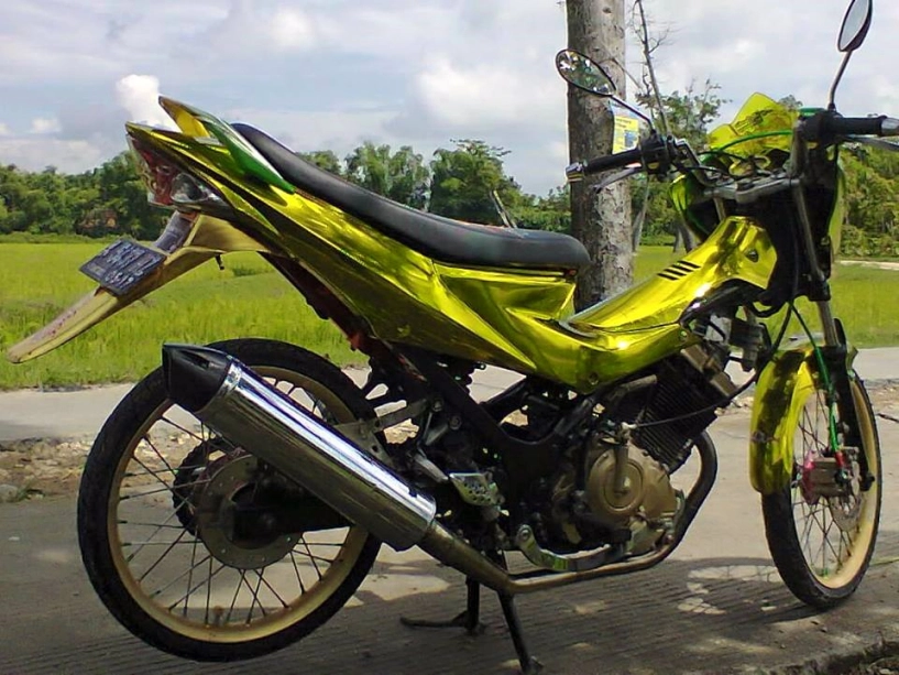 Suzuki raider độ kiểng nổi bật và phong cách cùng dán áo sơn chrome - 2
