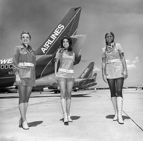 Trang phục của nữ tiếp viên hàng không thay đổi như thế nào - 5