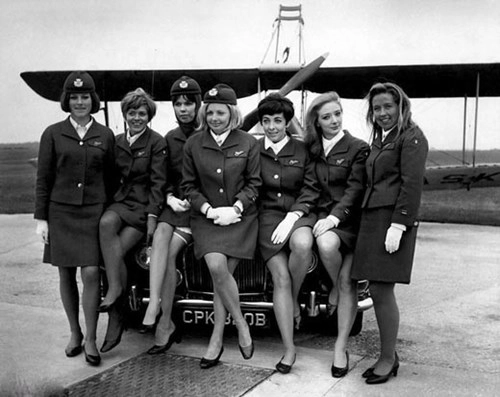 Trang phục của nữ tiếp viên hàng không thay đổi như thế nào - 6