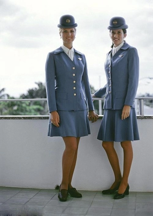 Trang phục của nữ tiếp viên hàng không thay đổi như thế nào - 9