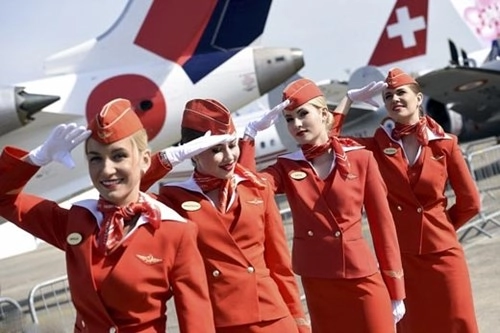 Trang phục của nữ tiếp viên hàng không thay đổi như thế nào - 14