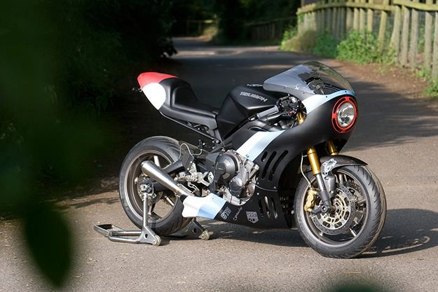 Triumph daytona 675 độ phong cách retro-gp - 5