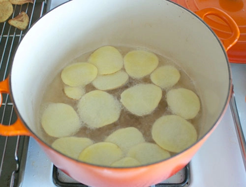 Tự làm bimbim khoai tây giòn tan - 4