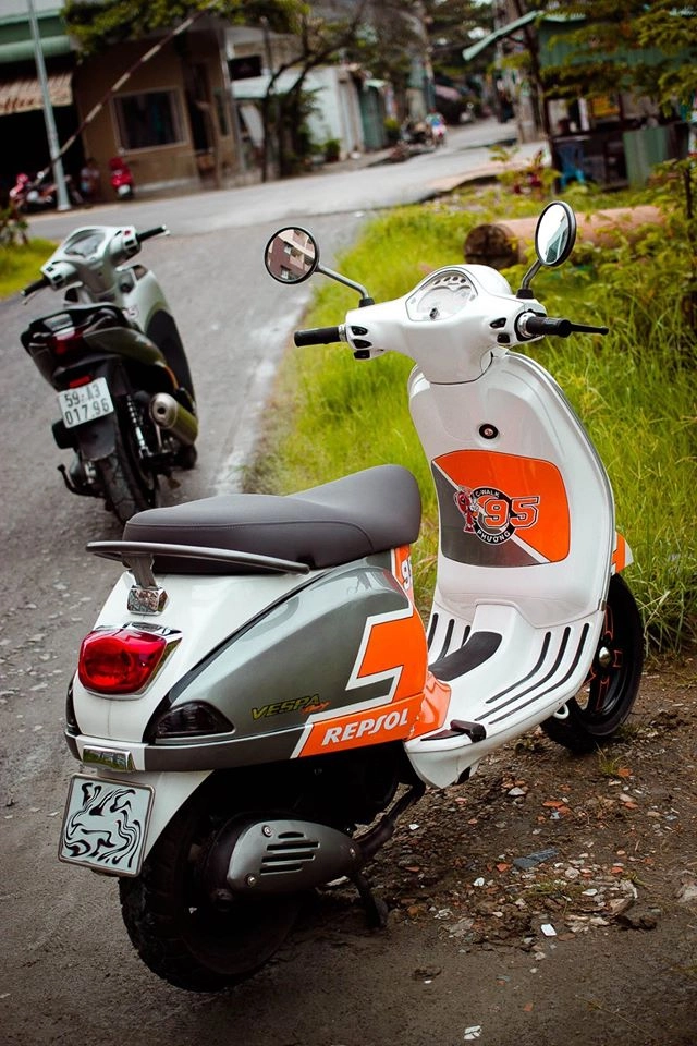 Tuyệt vời chiếc vespa tem repsol mang số đấu - 3