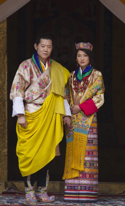 Vải may váy thăm bhutan của kate middleton giá hơn 1500 usd - 2