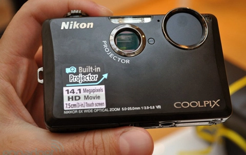 Xem camera kiêm máy chiếu của nikon trình diễn - 1