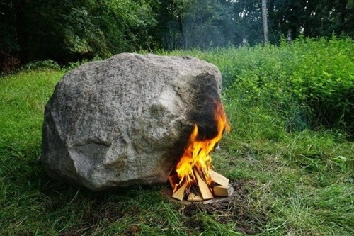 Xuât hiên hòn đá thân ki có thể phát wi-fi khi bị đốt nóng - 2