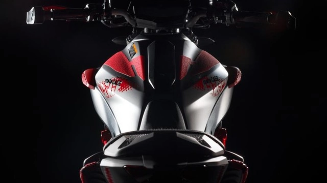Yamaha mt-07 chiếc nakedbike giá rẻ ra mắt phiên bản stunt mới - 7