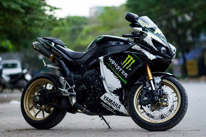 Yamaha r1 độ phong cách monster của chàng biker việt - 1