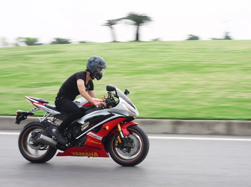 Yamaha r6 ngựa hoang khó cầm cương - 2