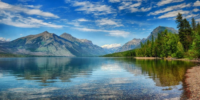 10 hồ nước đẹp lung linh trên thế giới - 5