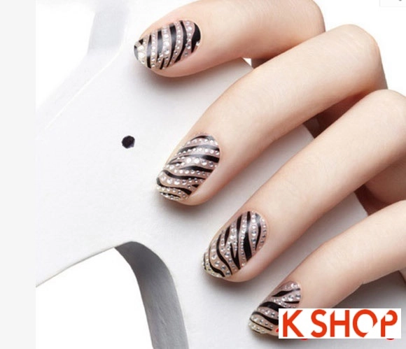 10 mẫu nail móng tay kim tuyến đẹp 2016 cho cô nàng sang trọng ấn tượng nhất - 14